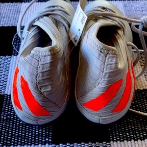 Soccer kids cleats (brand new)size US 3 1/5